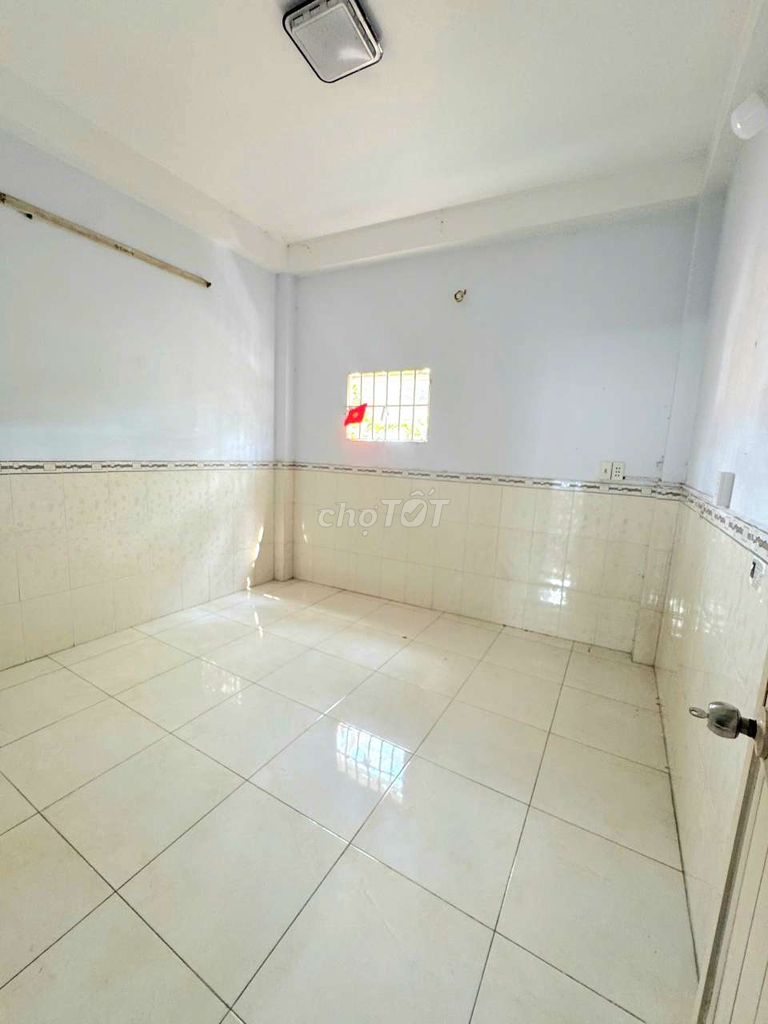 449/ Hương Lộ 2 4 bedrooms... 9 million.