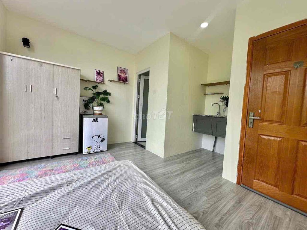 Rent room 25 meters by flower park