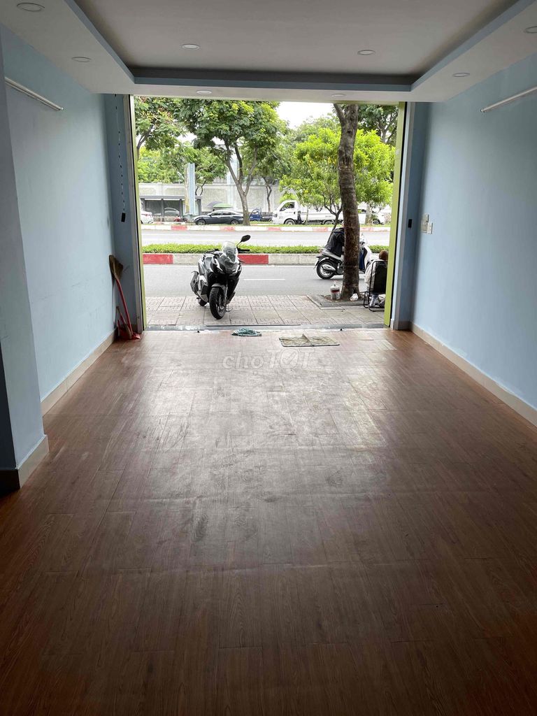 Phạm Văn Đồng front house - 4 story house, nice business position
