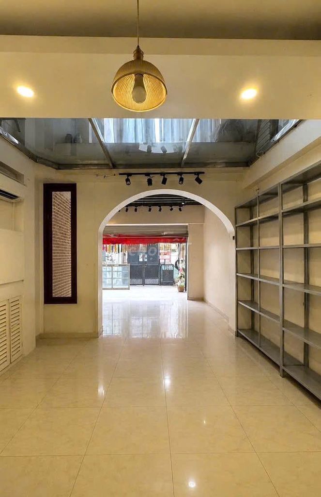 The alley of the car right at Tân Định -- 1-2-story district -- 4 x18 MlMS just 20 million a month.