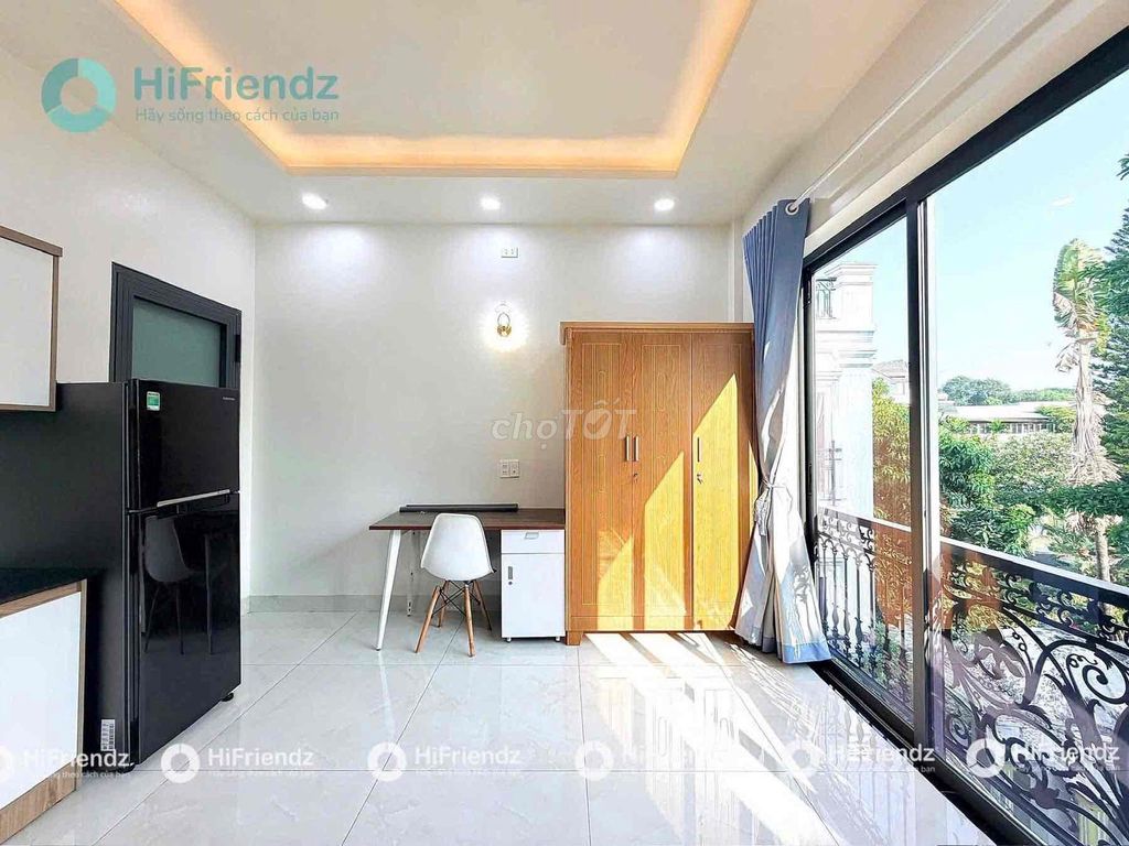 The service apartment is a studio right next to the positive line, copper grammar.