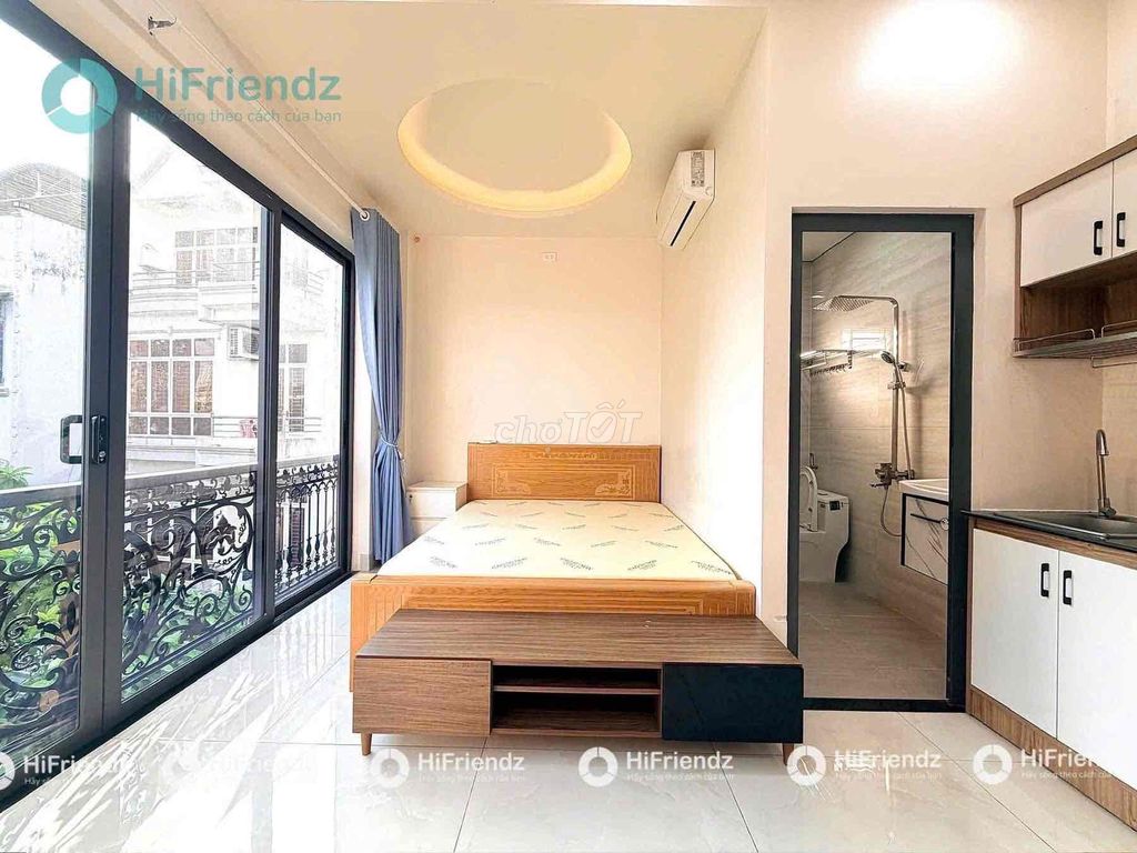 The service apartment is a studio right next to the positive line, copper grammar.