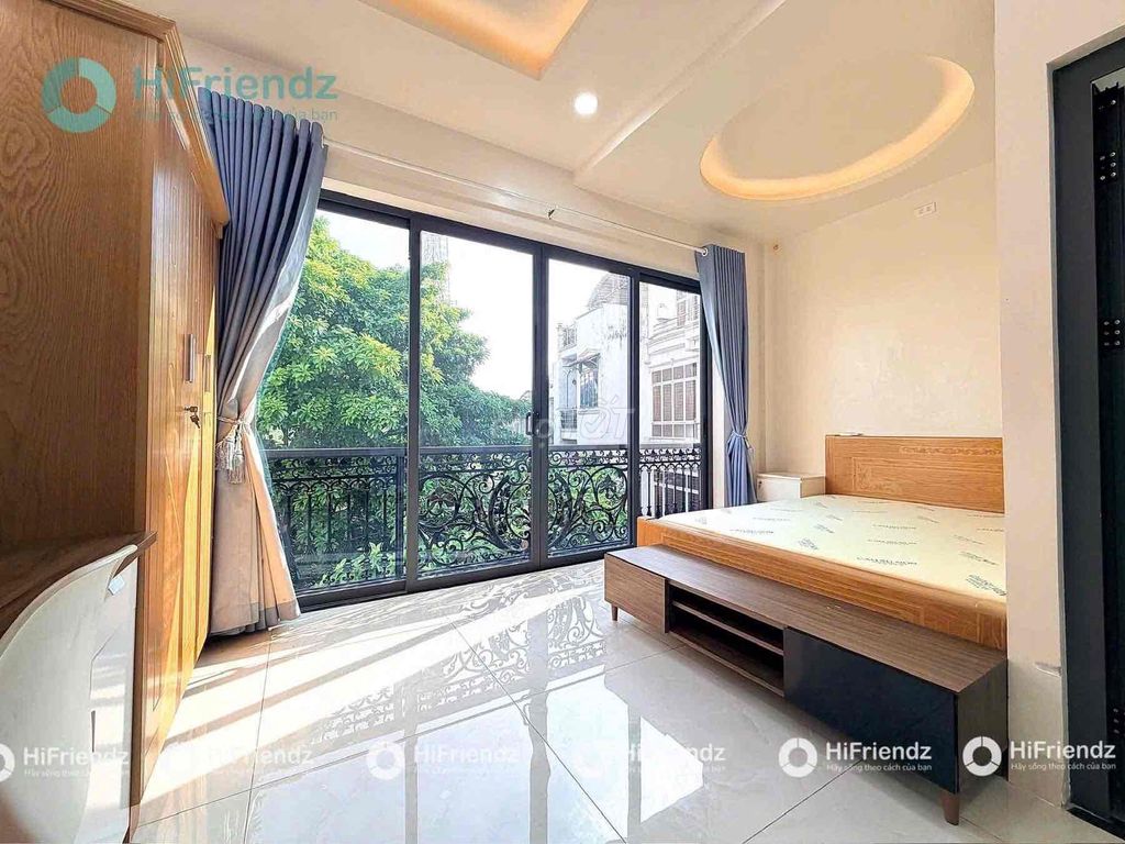 The service apartment is a studio right next to the positive line, copper grammar.