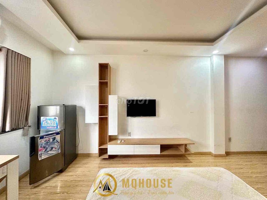 Studios near the City of Mint, Se Han, Ju