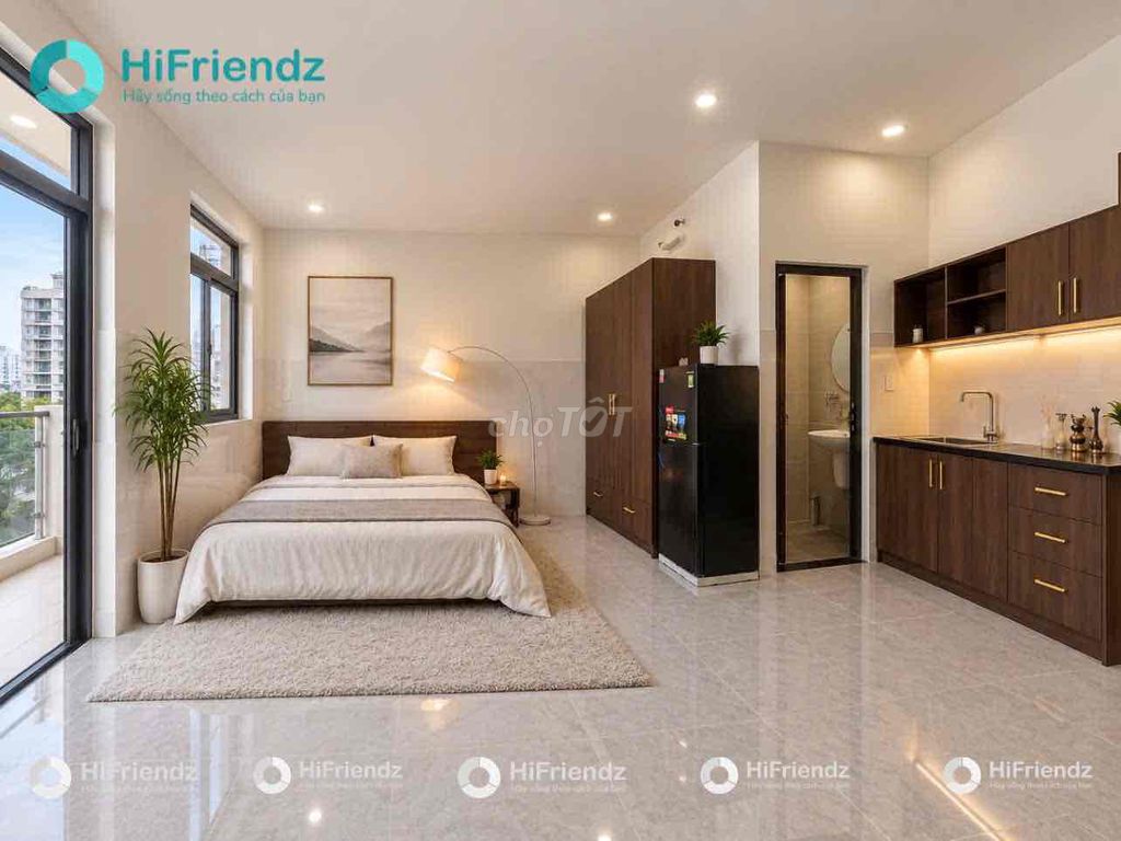 Tell Zhang the Studio House to start the Royal Service in the Great City Quốc lộ 13.