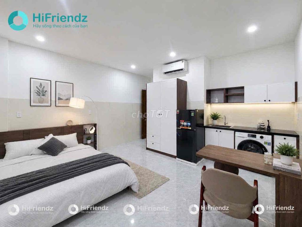Tell Zhang the Studio House to start the Royal Service in the Great City Quốc lộ 13.