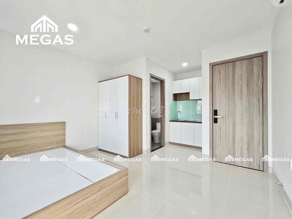 Rent the open-air balcony right in the shower. It's a bargain.