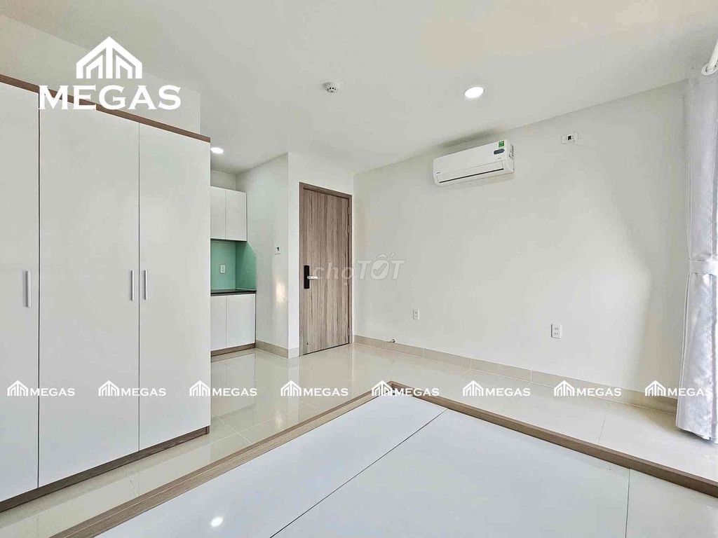 Rent the open-air balcony right in the shower. It's a bargain.