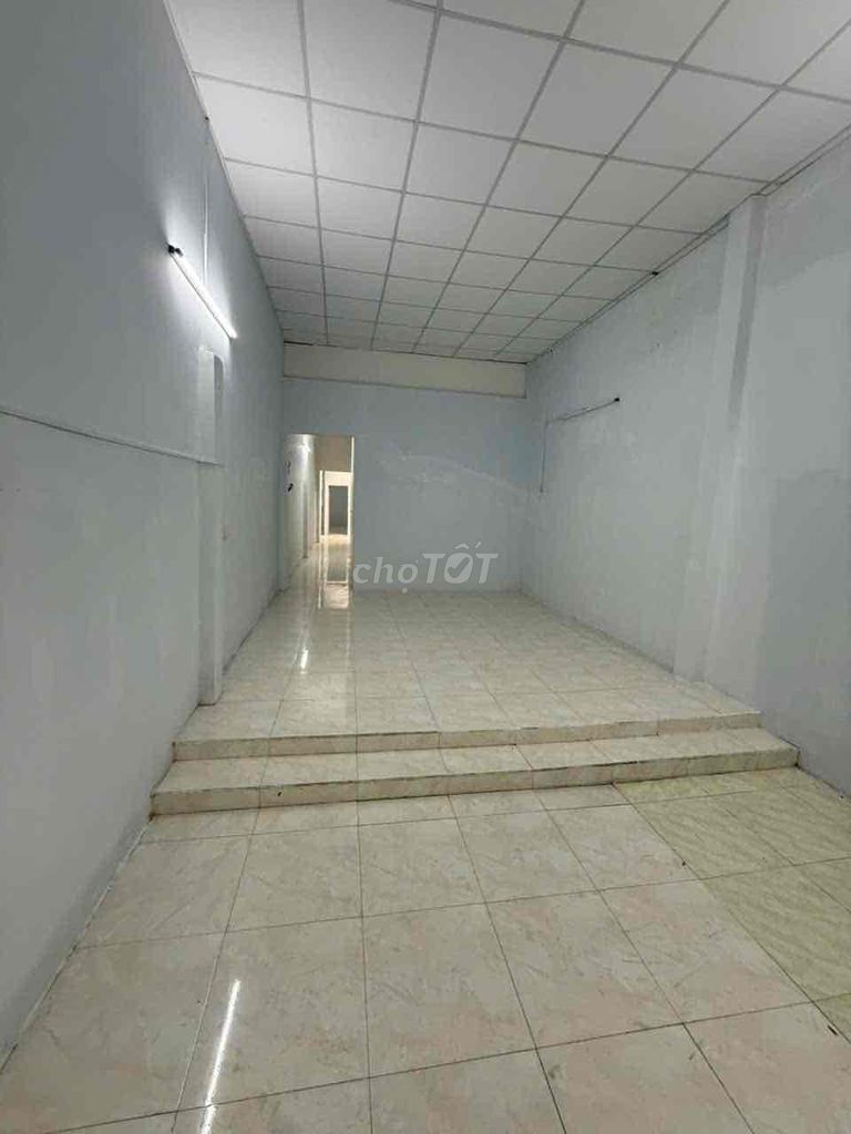 Rent the entire Lý Chiêu Hoàng alley building. 10 out of the old 6th.
