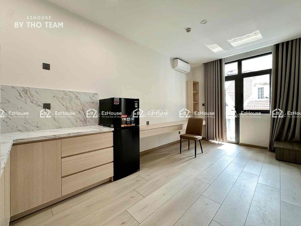 A mini apartment. A new 40 M2 bedroom right here at the airport.