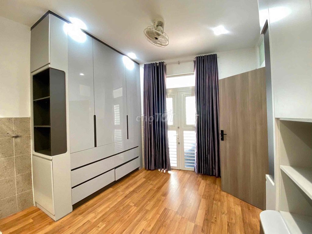 3 bedroom 2 bathrooms.