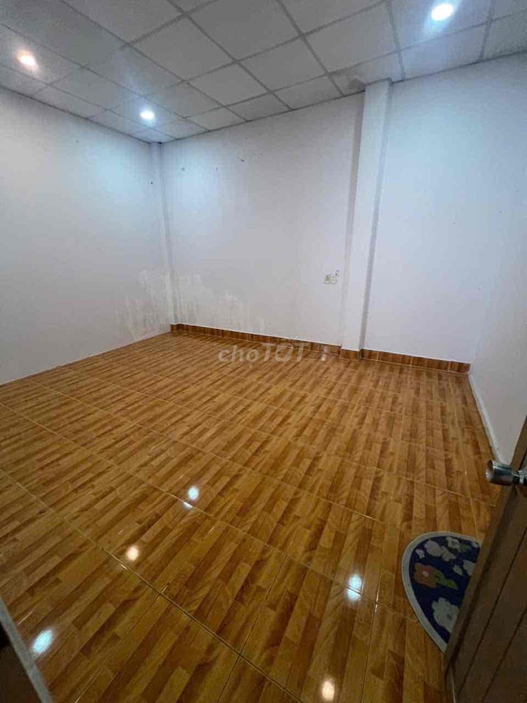 3 bedroom 2 bathrooms.