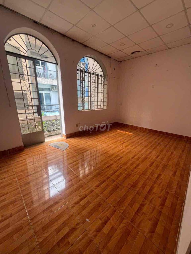 3 bedroom 2 bathrooms.