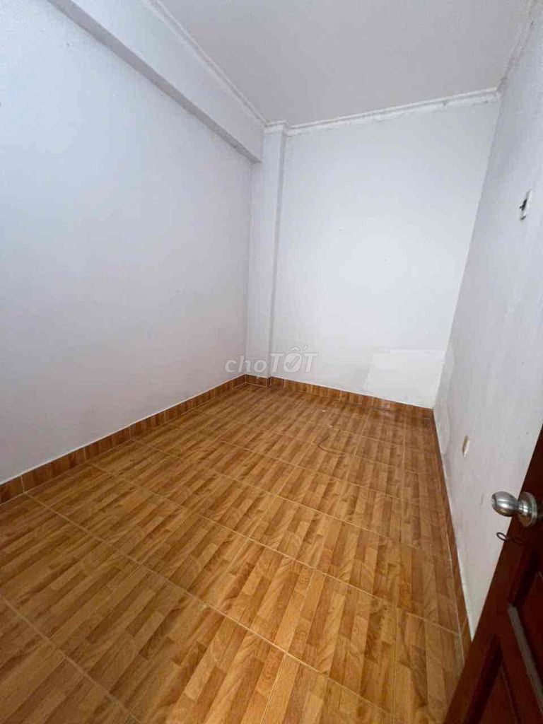 3 bedroom 2 bathrooms.