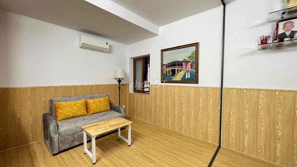 Rent the apartment 40 feet. Two bedrooms. A big, nice 12 million.