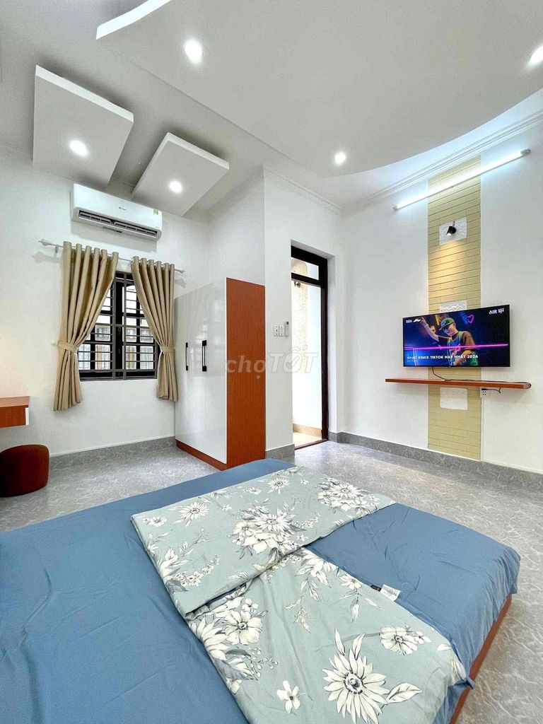 The new apartment is in the center of 1 - private balcony.