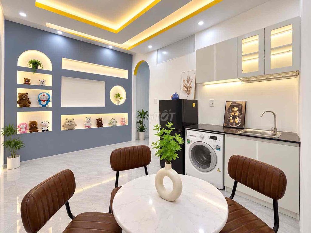 New Service apartment 100% — Tô Hiến Thành - cmt8 - balcony full interior