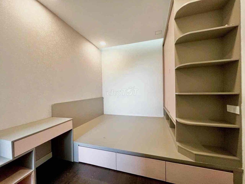Rent a good apartment at The Botanica 2 bedrooms 2 bathrooms near the airport