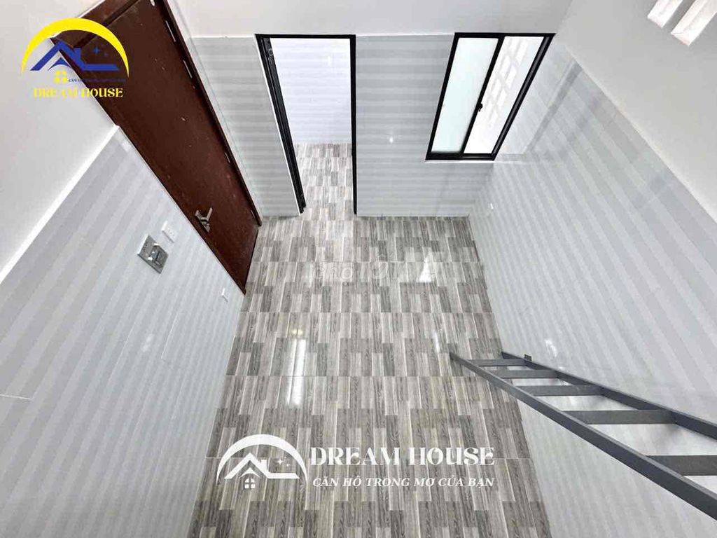 The new high Duplexe Lescovar is built right now. Emart Phan Huy Ích.
