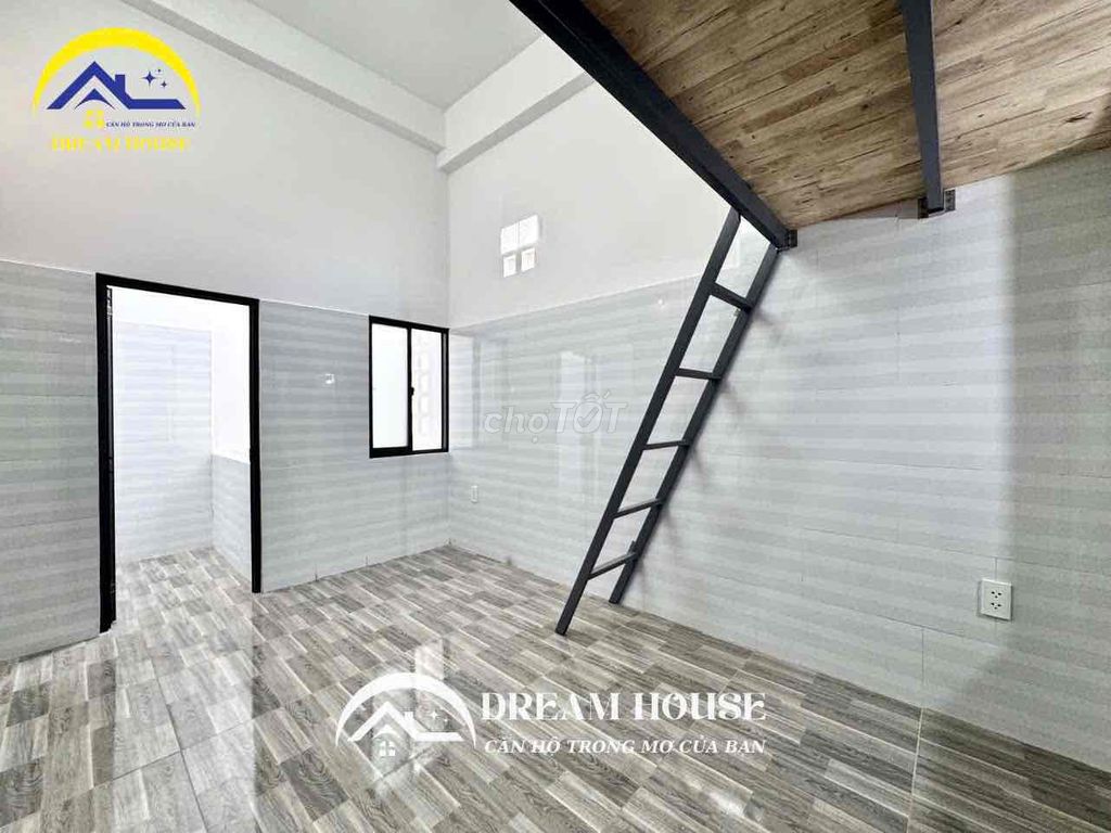 The new high Duplexe Lescovar is built right now. Emart Phan Huy Ích.