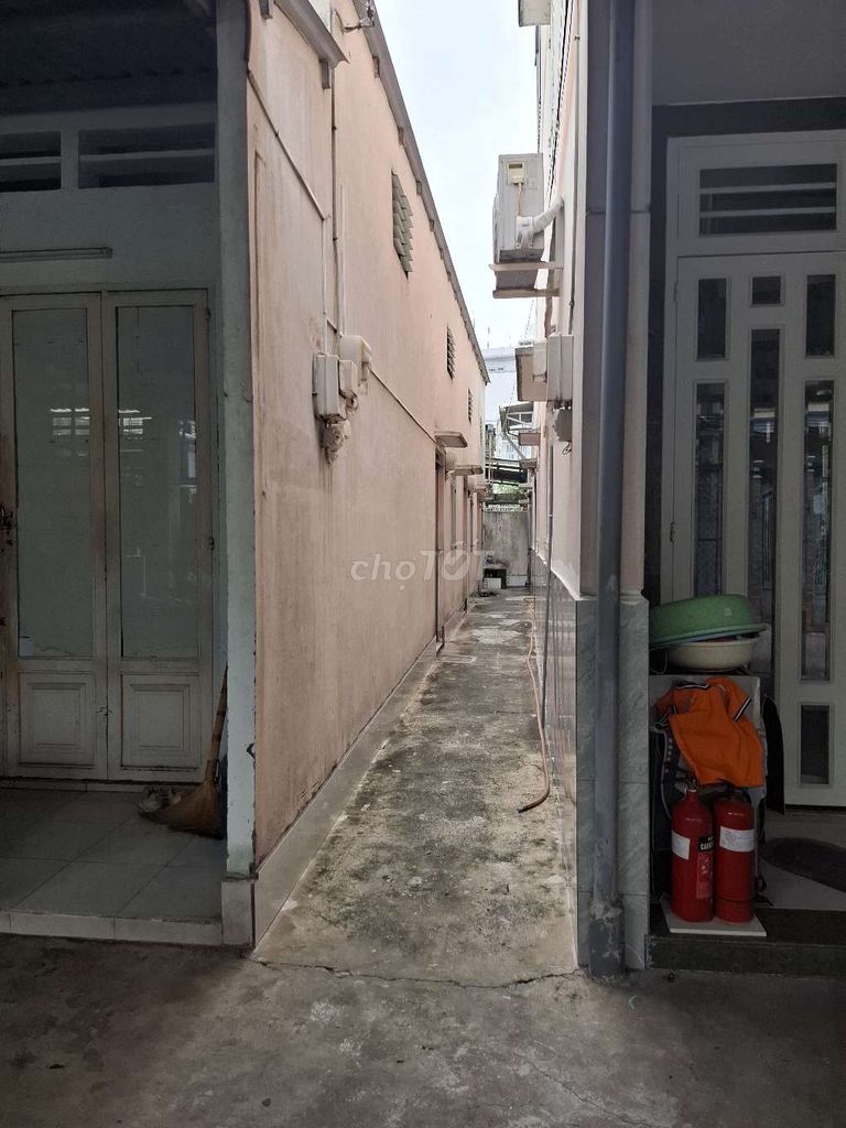 Rent Nguyễn Tư Giản.