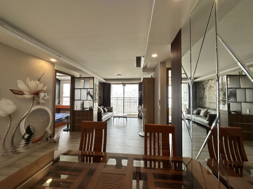 We need to rent out Lucky Palace apartment, two bedrooms, nice house.