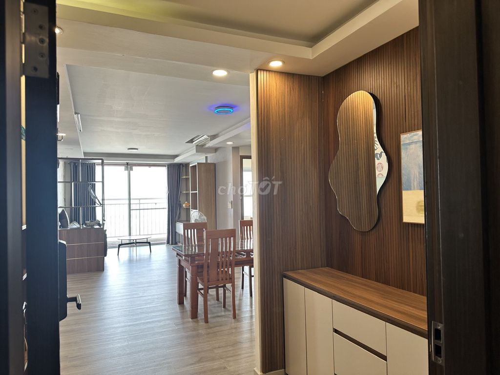 We need to rent out Lucky Palace apartment, two bedrooms, nice house.