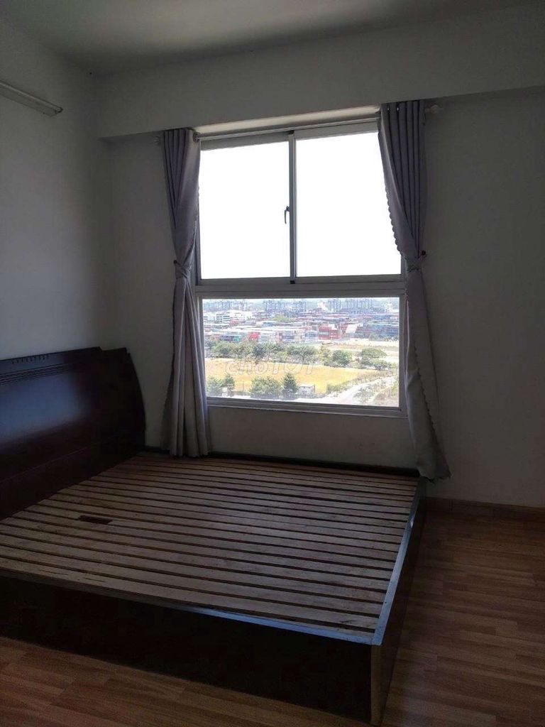 Eight million corners of three bedrooms.