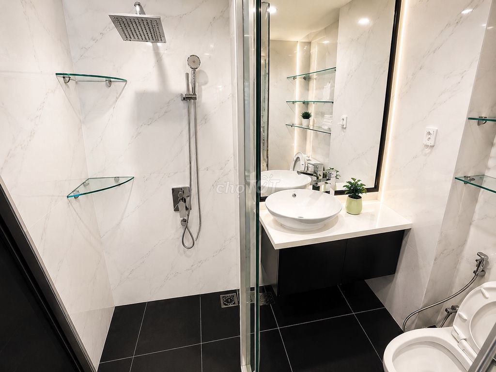 Rent the Guardian a pool-Gym Royal Park bedroom...