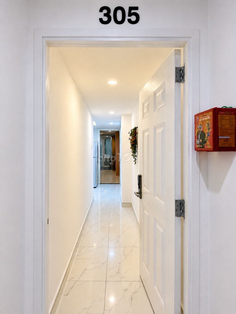 Rent the Guardian a pool-Gym Royal Park bedroom...