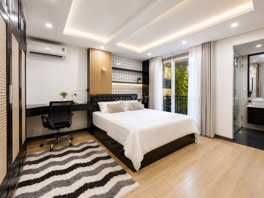Rent the Guardian a pool-Gym Royal Park bedroom...