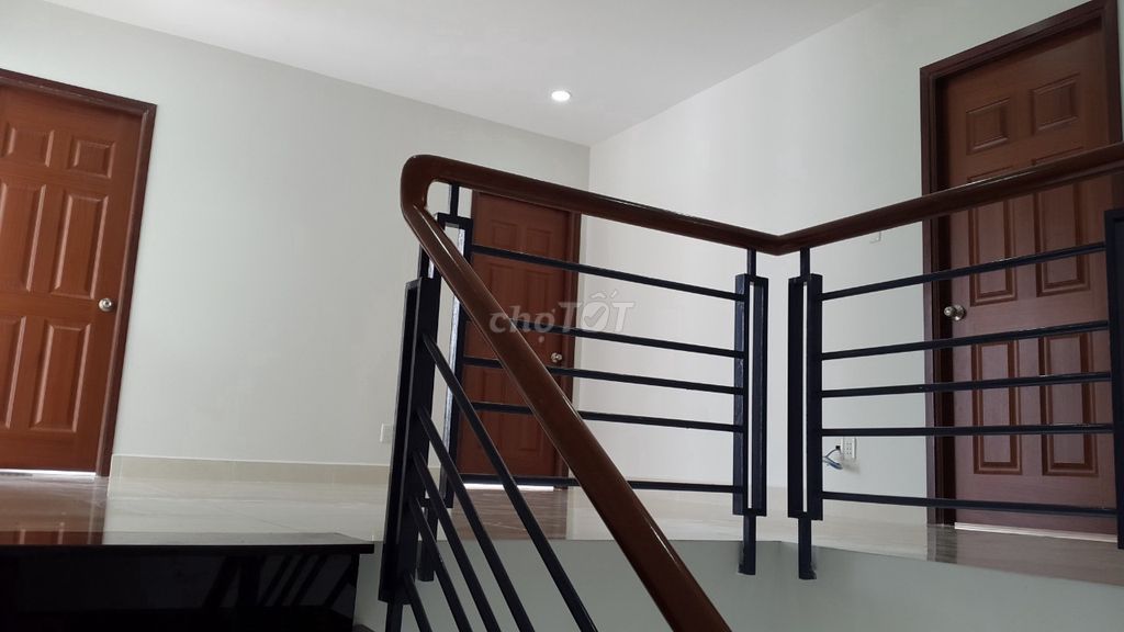 It's the owner of the Bảy Hiền Tower Tân Bình apartment-- 200 M2. (4 bedroom - 4 toilets)