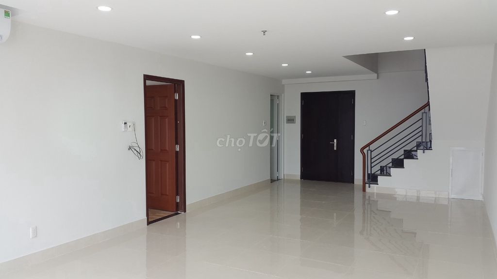 It's the owner of the Bảy Hiền Tower Tân Bình apartment-- 200 M2. (4 bedroom - 4 toilets)