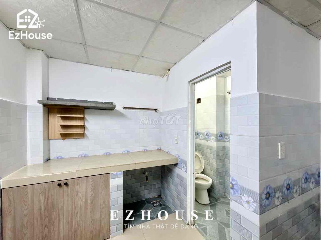 Dropped a million -- renting a cheap room at Hà Huy Giáp District 1.