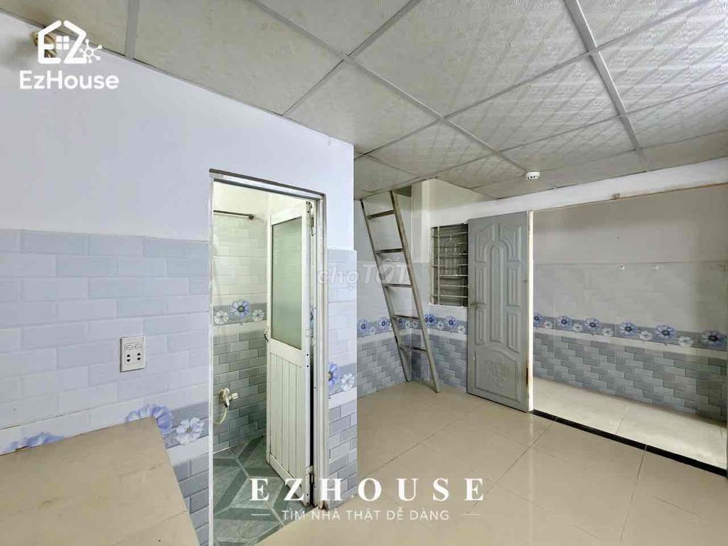 Dropped a million -- renting a cheap room at Hà Huy Giáp District 1.