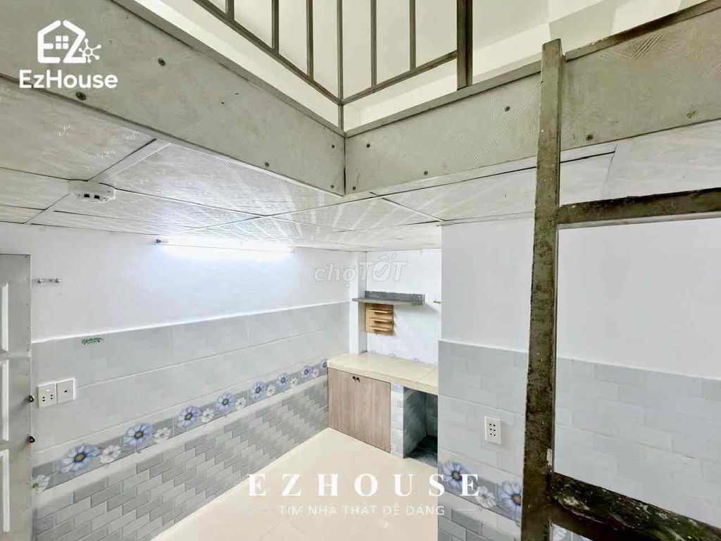 Dropped a million -- renting a cheap room at Hà Huy Giáp District 1.