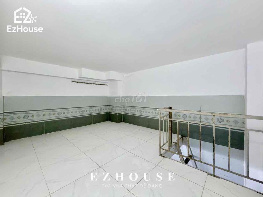 Dropped a million -- renting a cheap room at Hà Huy Giáp District 1.