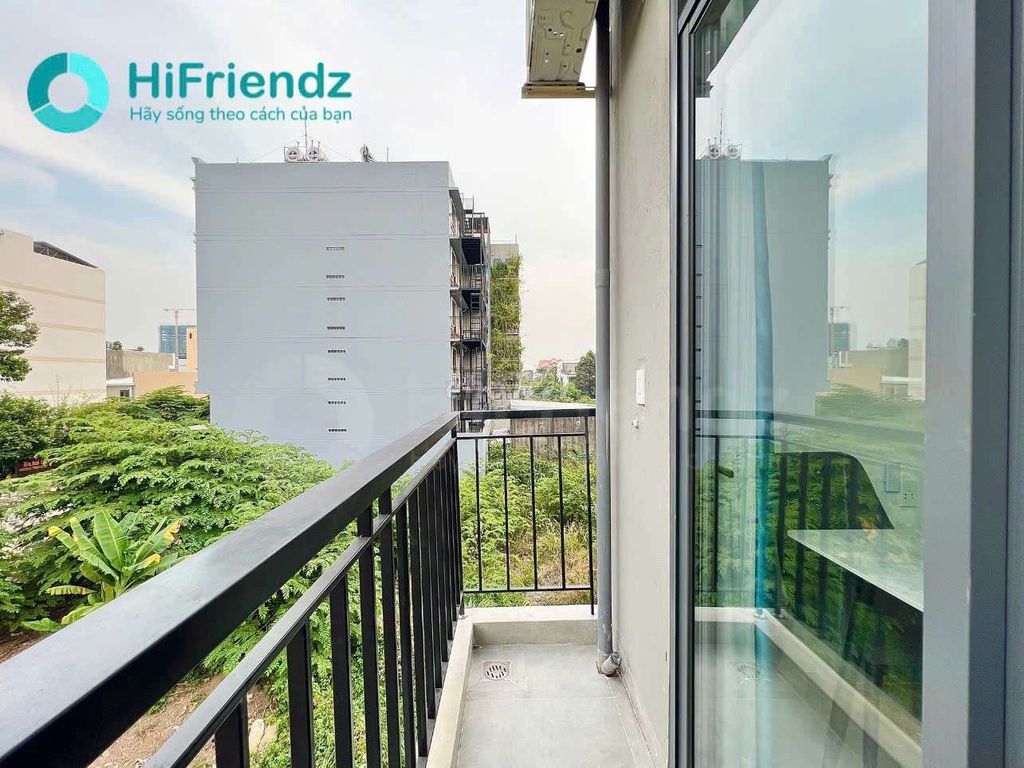 The studio service apartment is located in Cát Lái near the umt