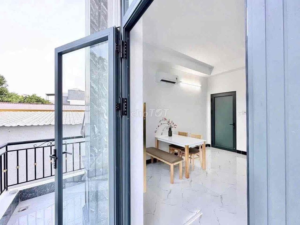 The balcony's 35 M2 wide!