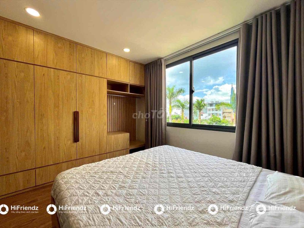 Open the apartment. A full bedroom in the center of the second district.