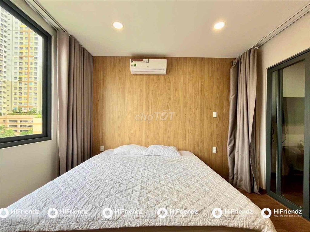 Open the apartment. A full bedroom in the center of the second district.
