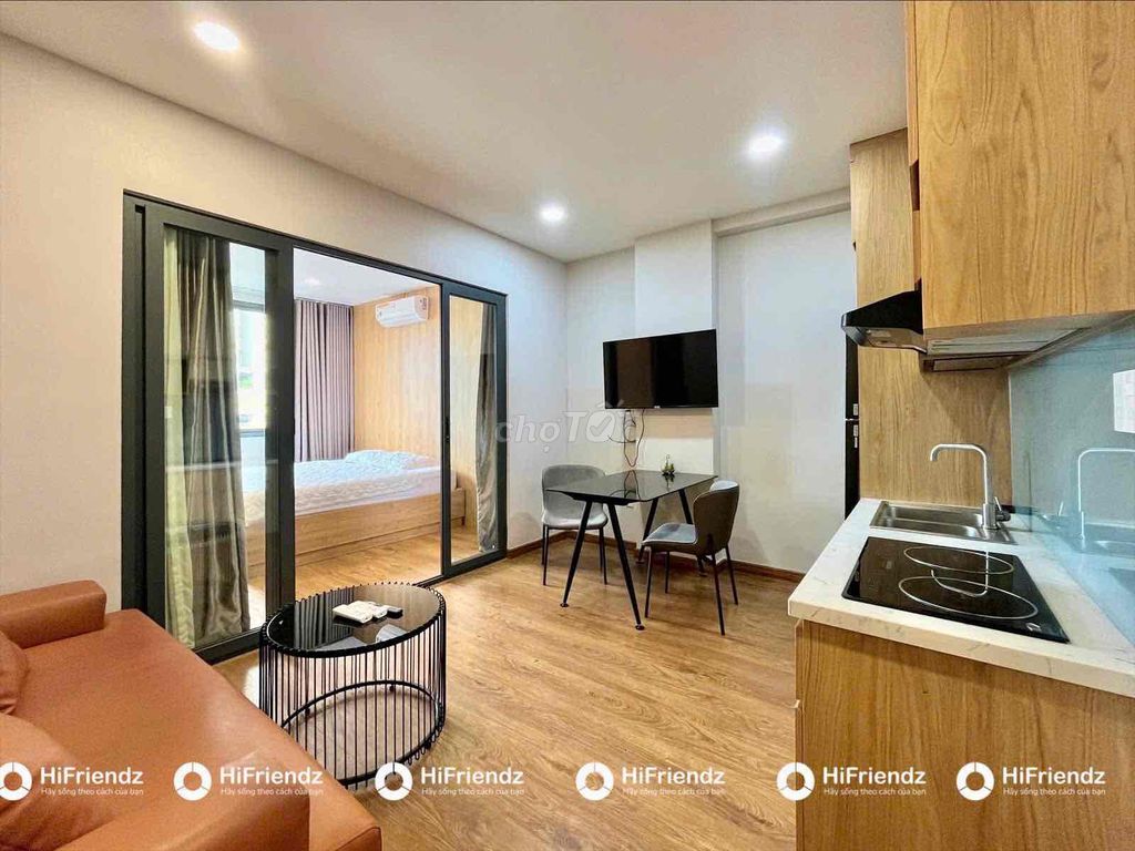 Open the apartment. A full bedroom in the center of the second district.