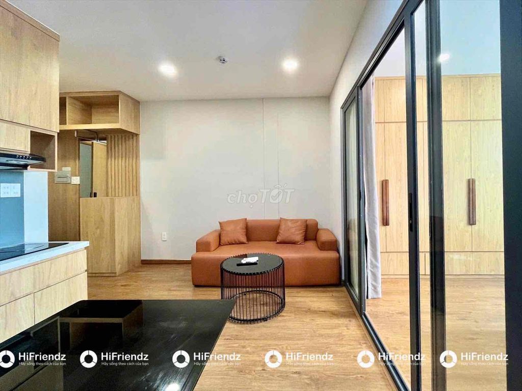 Open the apartment. A full bedroom in the center of the second district.