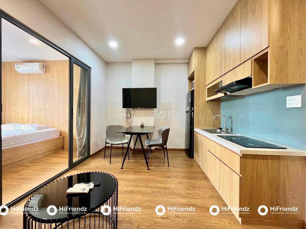 Open the apartment. A full bedroom in the center of the second district.