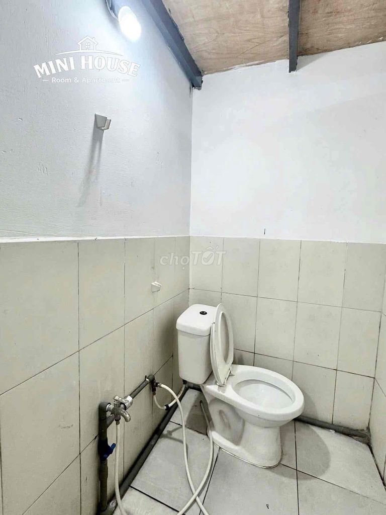 He's staying at a state-of-the-art college at Linh Trung.