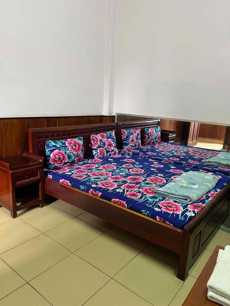 Rent room.