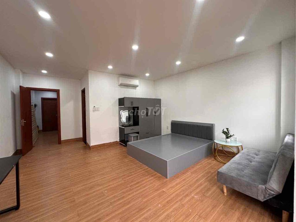 For renting a Cityland Public Department, there's a window balcony - Full n