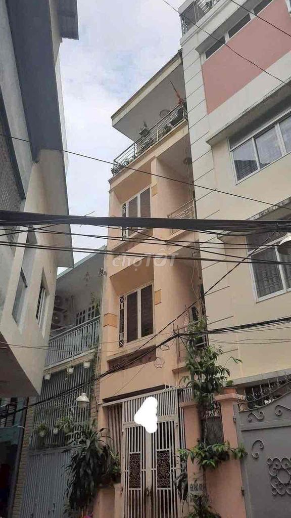 Get women to rent room 2 (3 x 6 meters) for 4 million sacks of water, big house