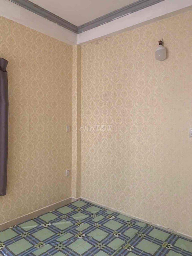 Get women to rent room 2 (3 x 6 meters) for 4 million sacks of water, big house