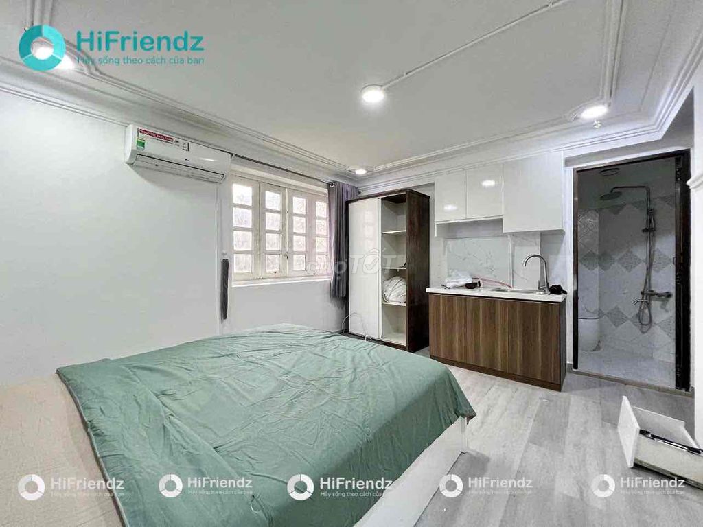 Rent the window room right around the democratic circle at the Otttel District 10 building.
